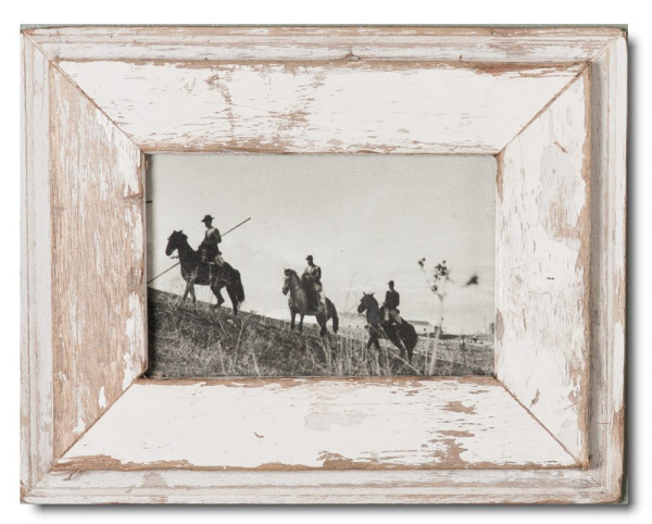 Basic rustic timber picture frame for the photo format 15 x 10 cm by Luna Designs